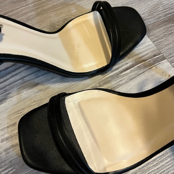 Le Chateau Strappy High Heel - Picture 2 of 8